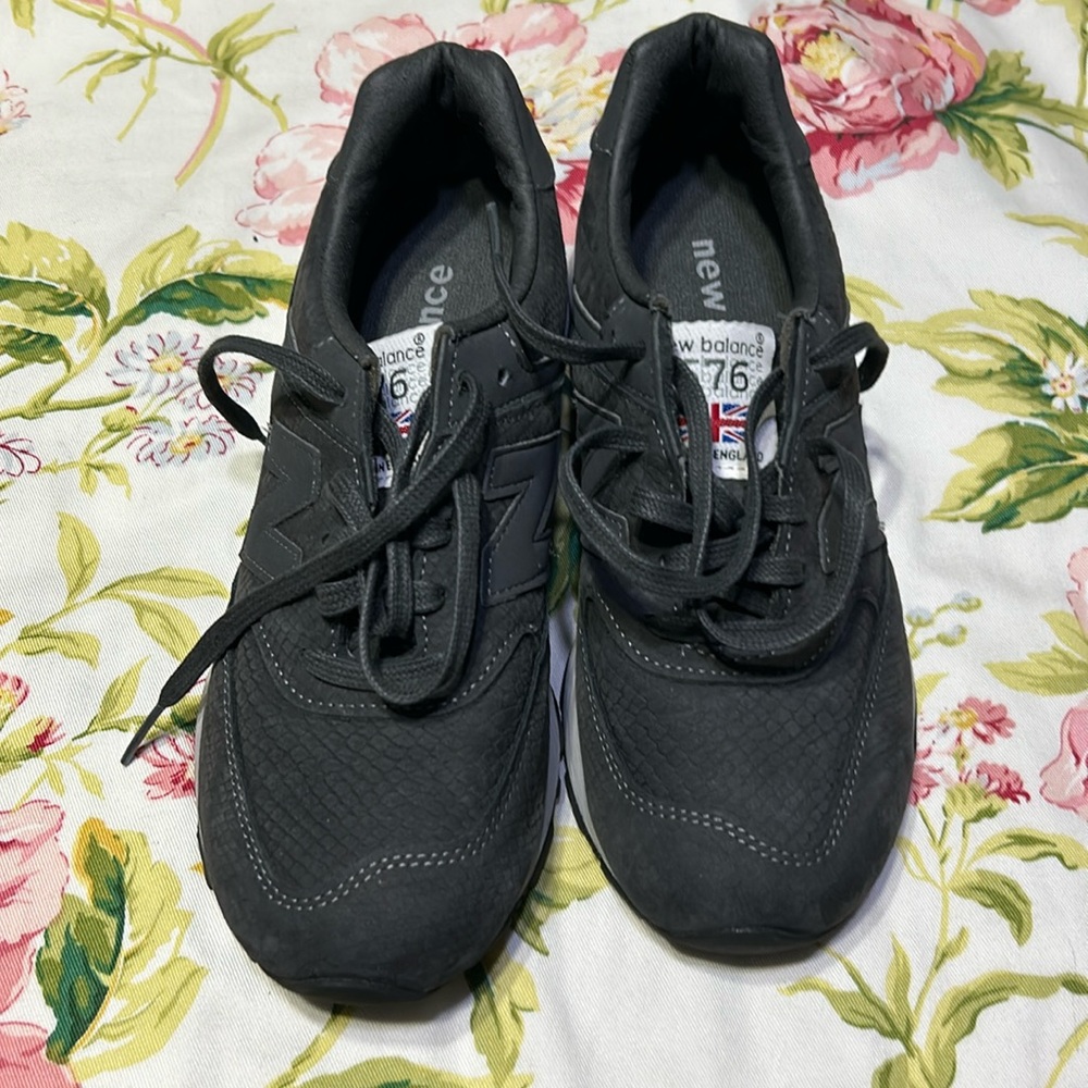 New Balance women’s  Black Shoes